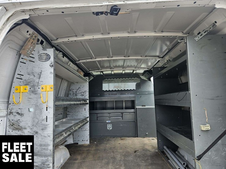 2010-ford-cargo-image-35