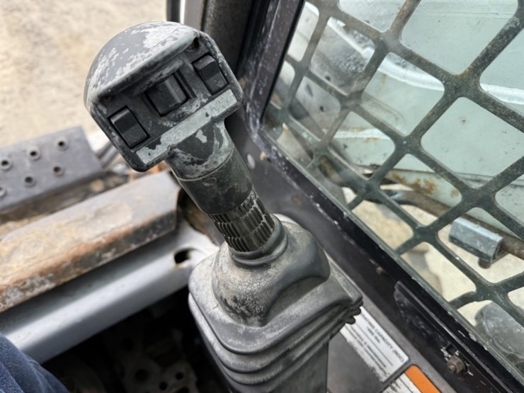 2011-bobcat-s185-image-30
