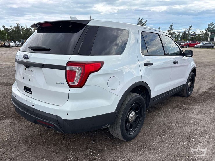 2017-ford-explorer-image-3