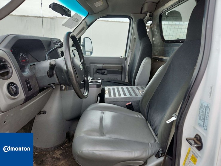 2010-ford-cargo-image-15