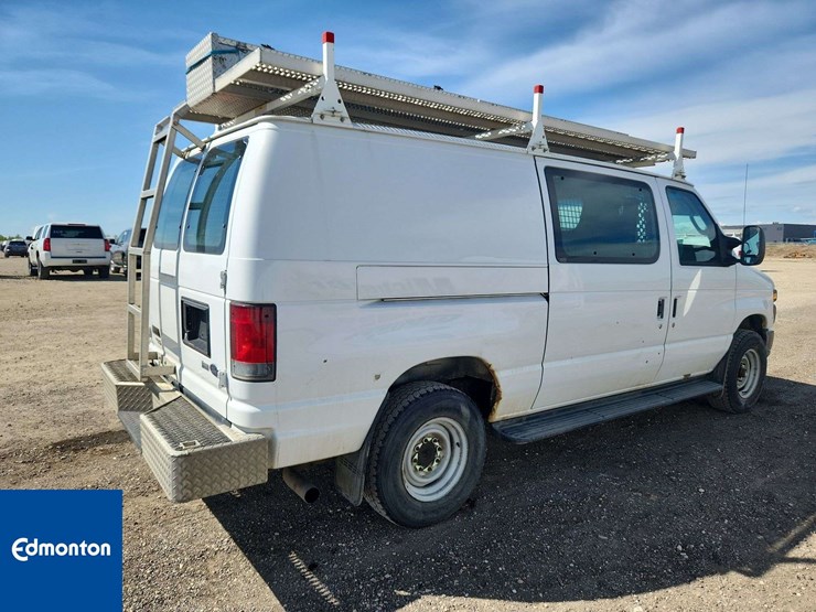 2012-ford-cargo-image-4