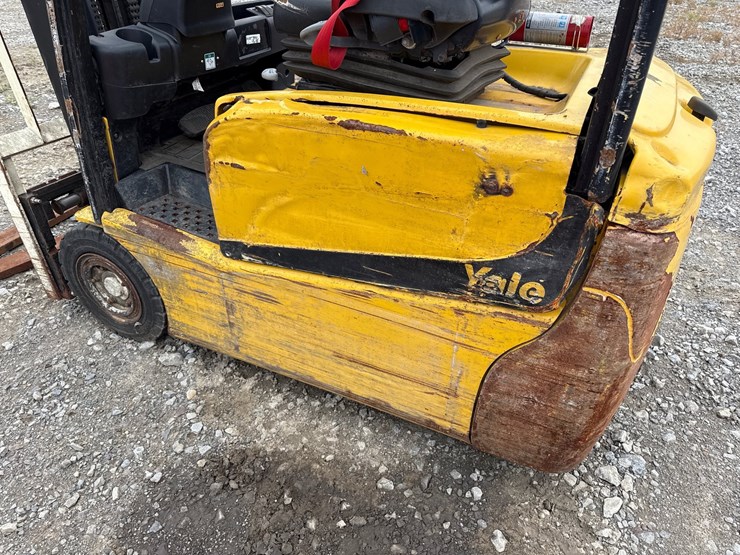 #49156-•-2021-yale-pneumatic-tire-forklift-g807n161450-image-8