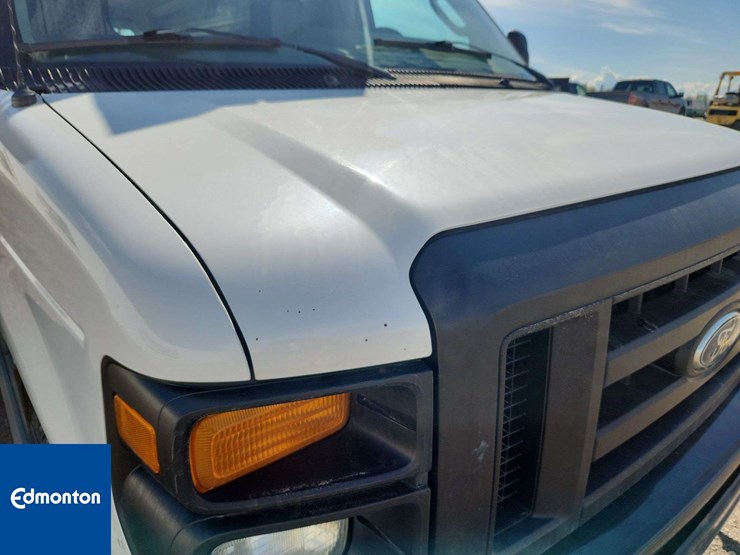 2012-ford-cargo-image-51