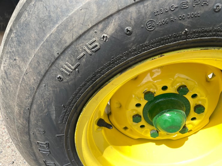 john-deere-220-image-17