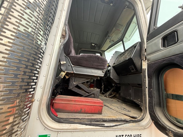 peterbilt-357-image-40