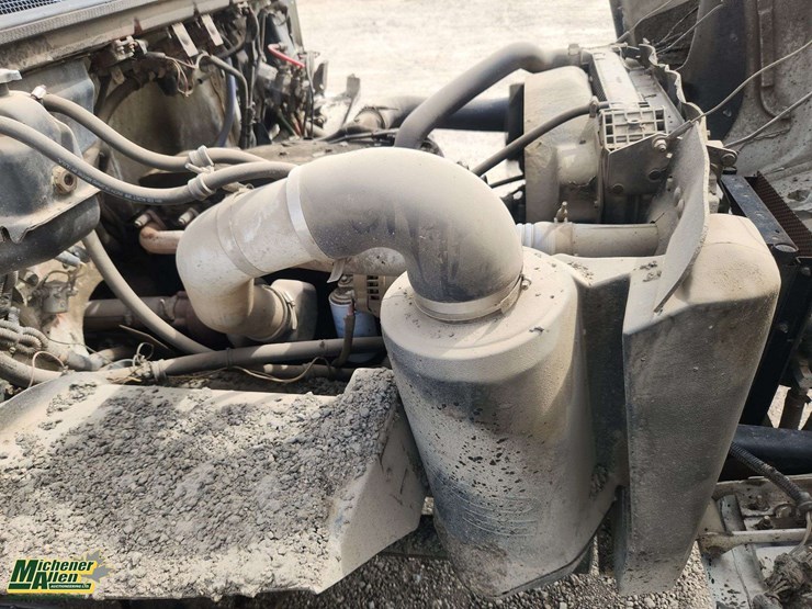 1999-freightliner-fl70-image-23