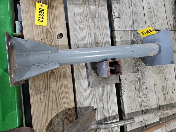 #6214-•-metal-shop-stand-image-1