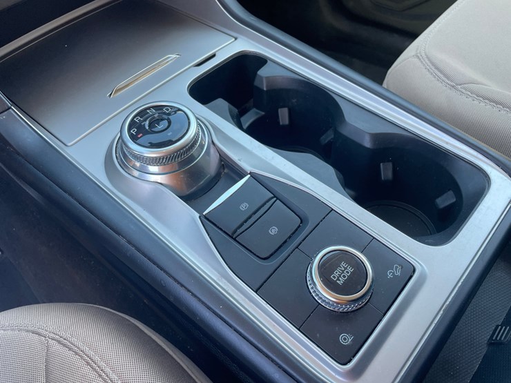 2022-ford-explorer-image-31