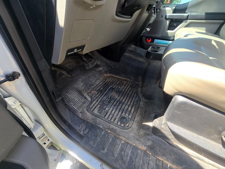 2017-ford-f550-image-35