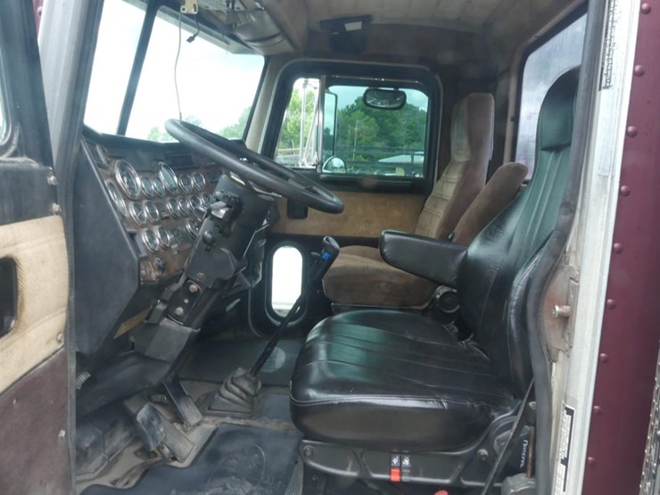 1994-peterbilt-379-image-15