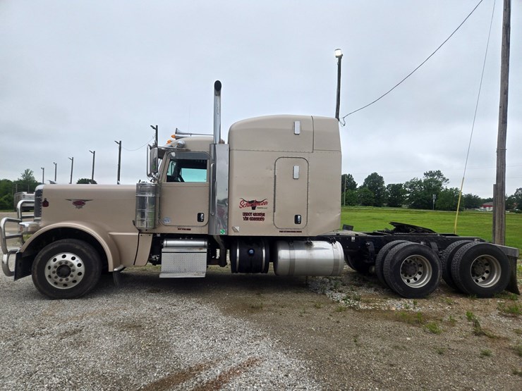 2016-peterbilt-389-image-7