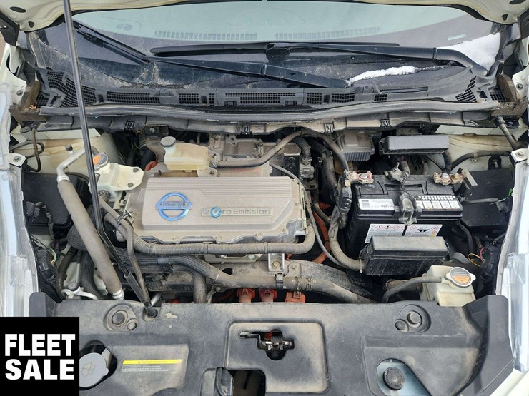 2011-nissan-leaf-sl-4dr-hatchback-image-26