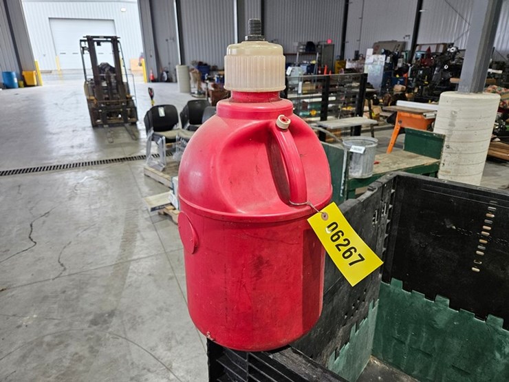 #6267-•-5-gal-plastic-gas-can-image-5