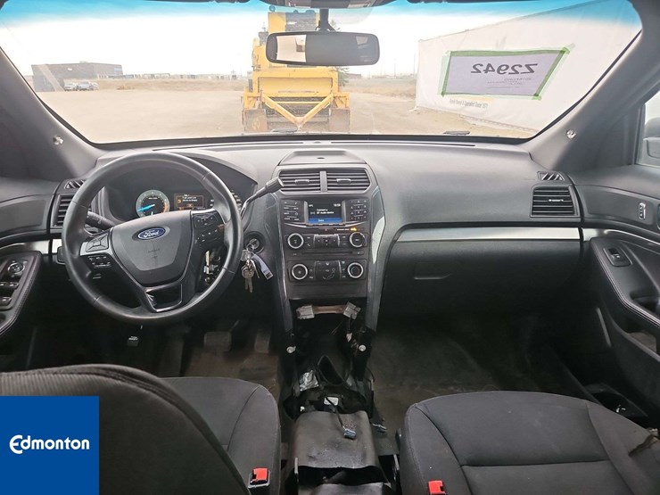 2018-ford-explorer-image-30