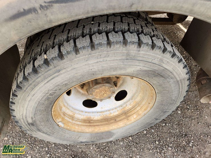 2011-ford-f550-image-38