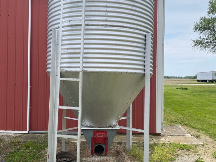 4-ton-feed-bin-image-1