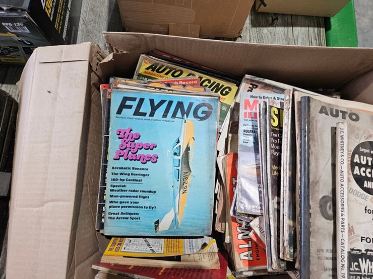 #6239-•-box-of-vintage-magazines-image-3