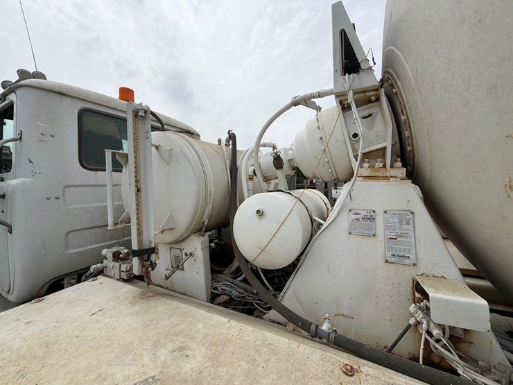 mack-cement-truck-image-12