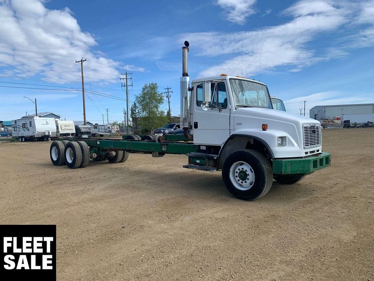 2003-freightliner-fl106-image-2