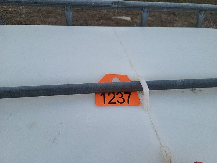 tote-w/valve---tag-#1237-image-2