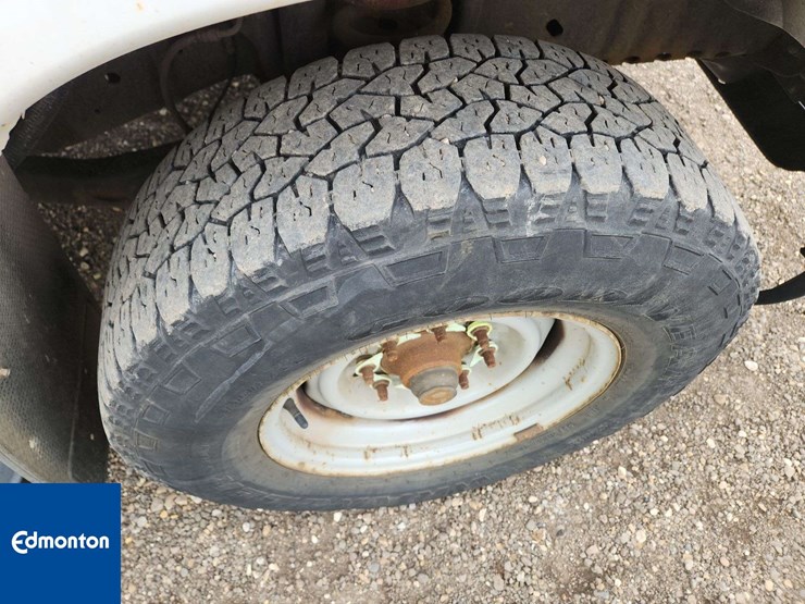 2014-ford-cargo-image-32
