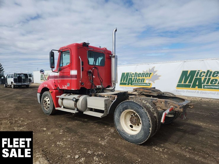 2005-freightliner-columbia-120-image-3