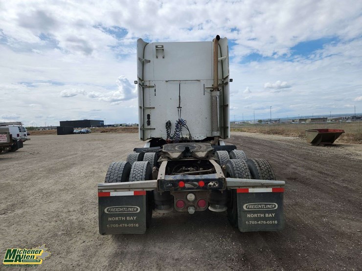 2005-freightliner-columbia-120-image-27
