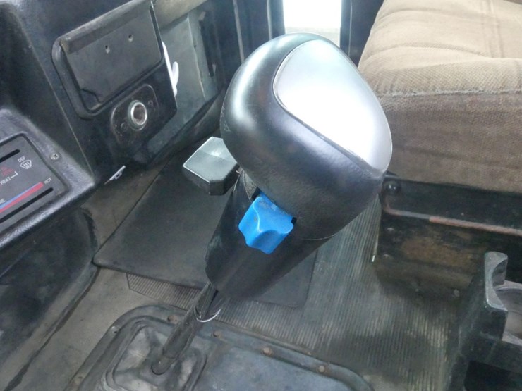 1994-peterbilt-379-image-19