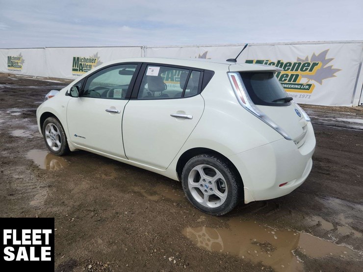 2011-nissan-leaf-sl-4dr-hatchback-image-3