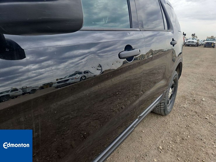 2015-ford-explorer-image-31