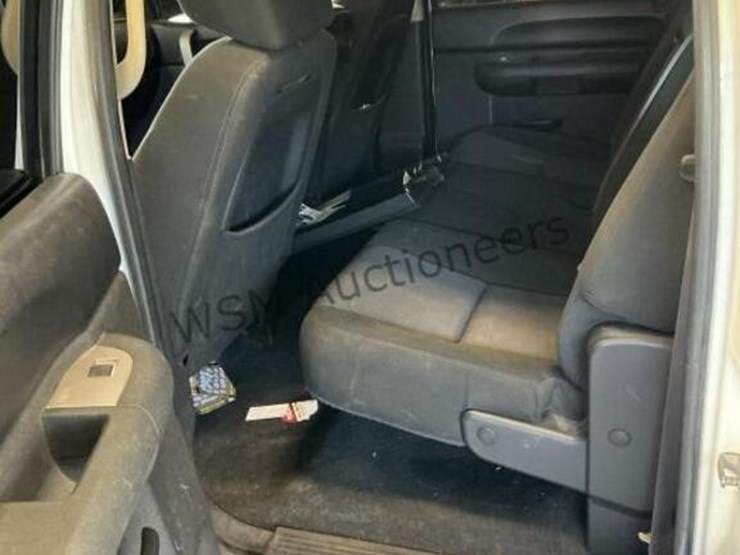 2011-chevrolet-silverado-1500-image-24