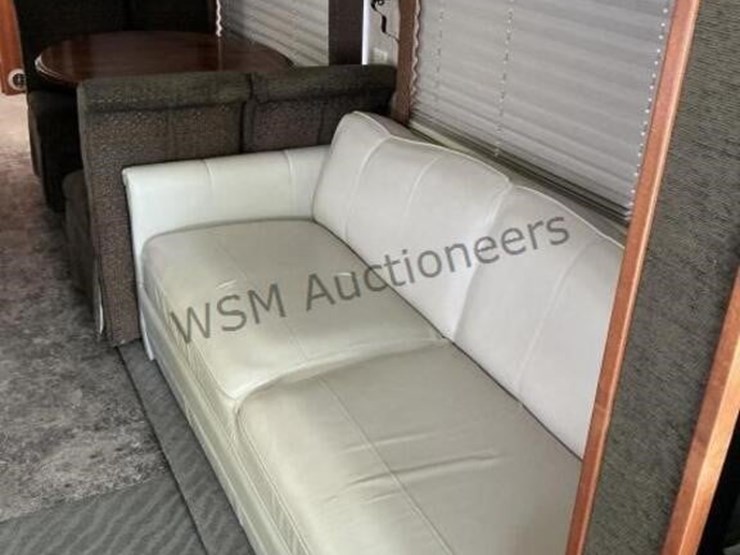 2006-fleetwood-excursion-motorhome-image-31