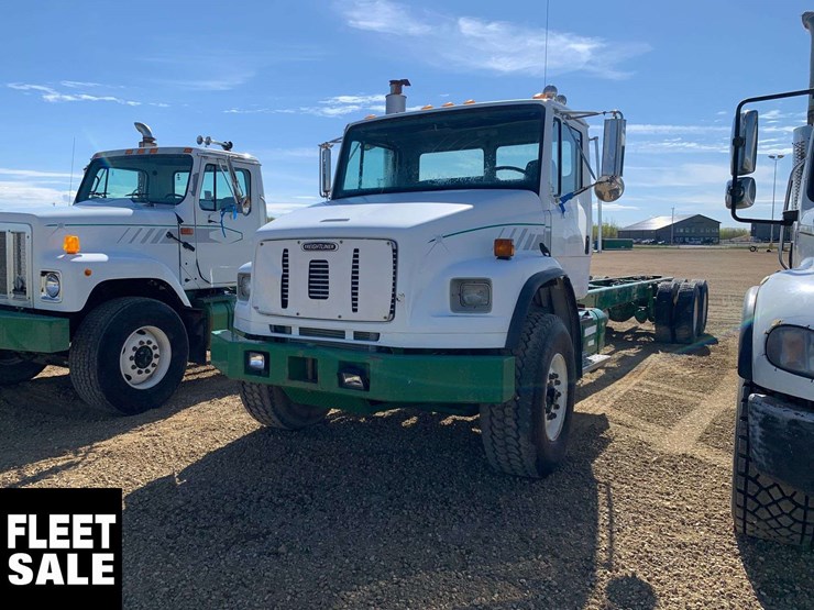 2001-freightliner-fl106-image-1