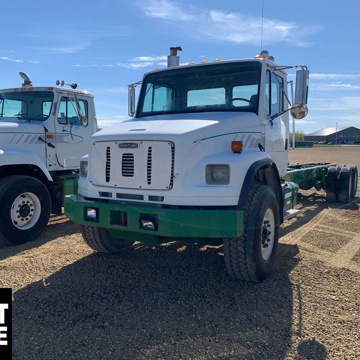2001 FREIGHTLINER FL106