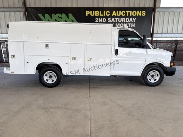 2013-chevrolet-express-3500-image-1