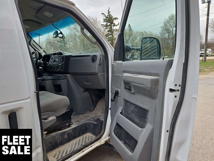 2011-ford-cargo-image-23