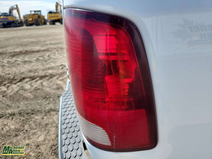 2014-dodge-1500-image-39
