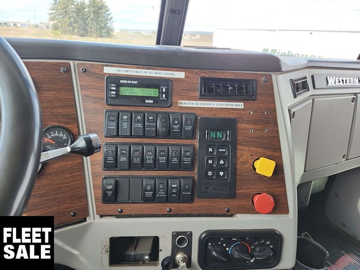 2015-western-star-4900-image-13