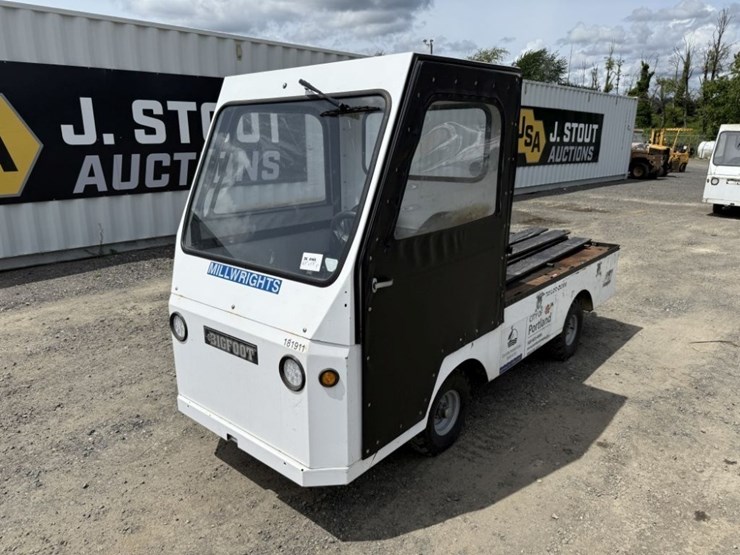 2019-taylor-dunn-bigfoot-electric-utility-cart-image-1