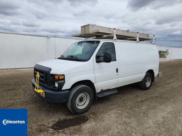 2014-ford-cargo-image-1