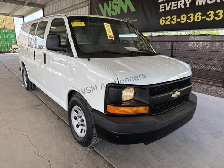 2014-chevrolet-express-1500-image-2