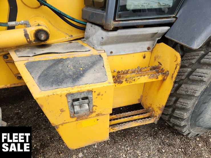 deere-410l-image-35