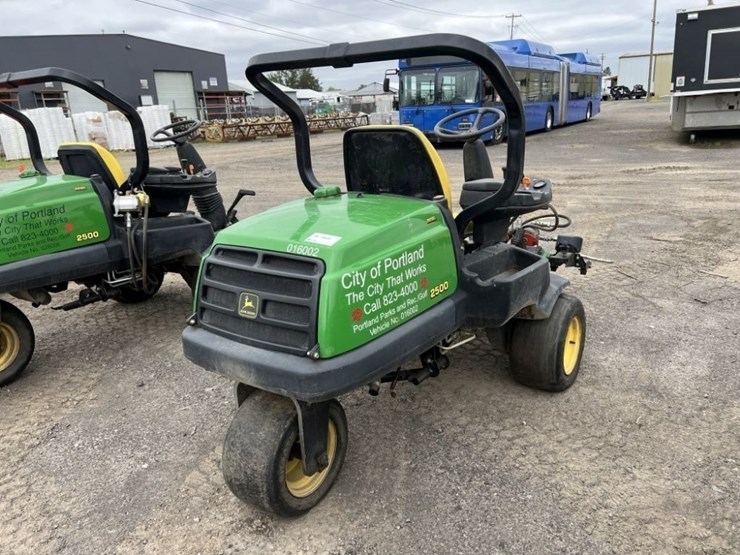 2000-john-deere-2500-image-2