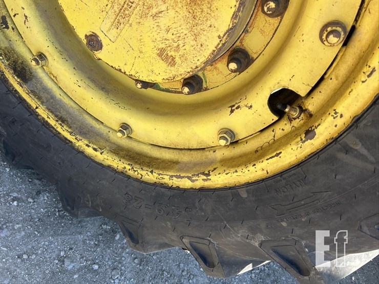 1990-john-deere-4755-image-11