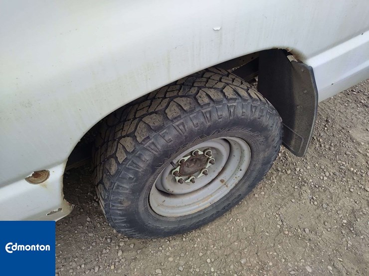 2013-ford-cargo-image-25