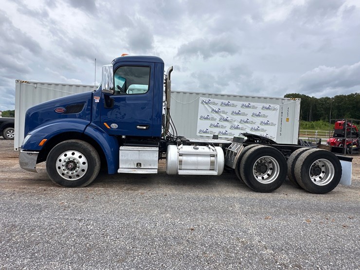 2016-peterbilt-579-image-1