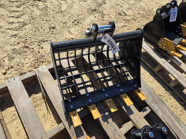 #694-•-new-sdlanch-mini-excavator-24"-grid-bucket-image-1