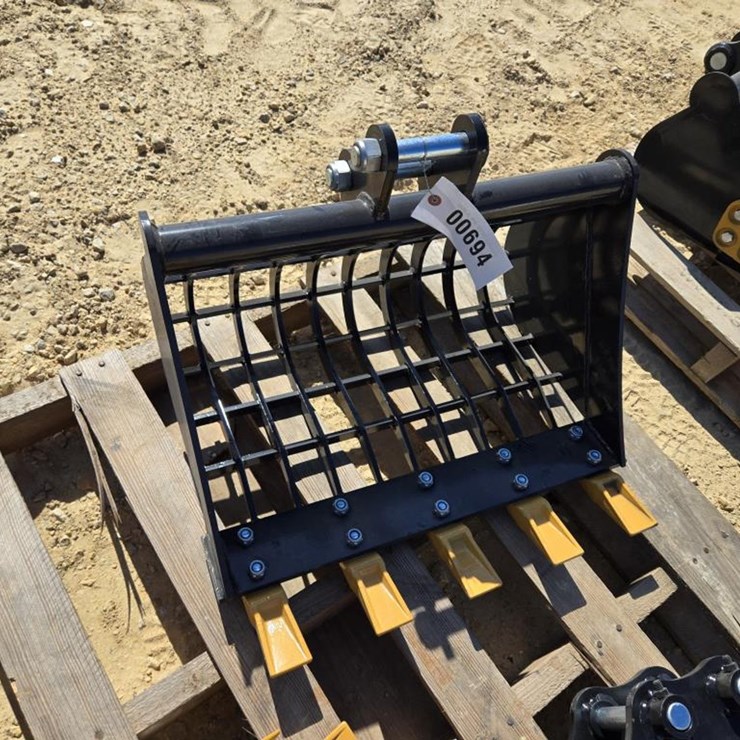#694 • NEW SDLANCH MINI EXCAVATOR 24" GRID BUCKET