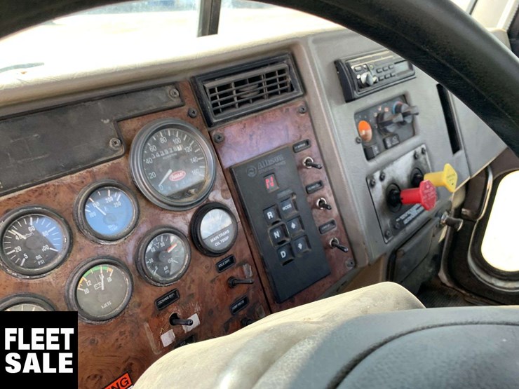 2004-peterbilt-330-image-19