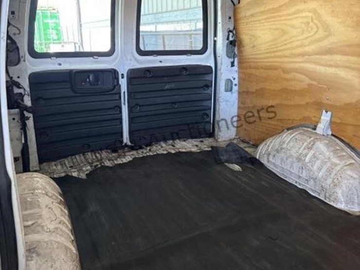 2009-chevrolet-express-1500-image-15